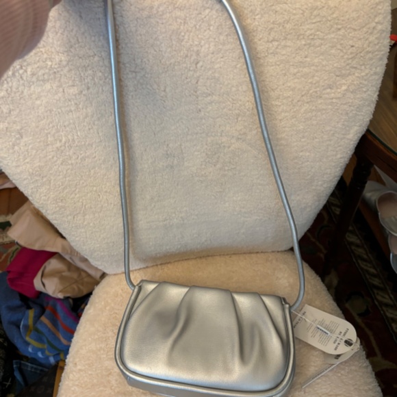 NWT Urban Originals Silver Adjustable Crossbody or Shoulder Bag from Australia - Picture 3 of 3